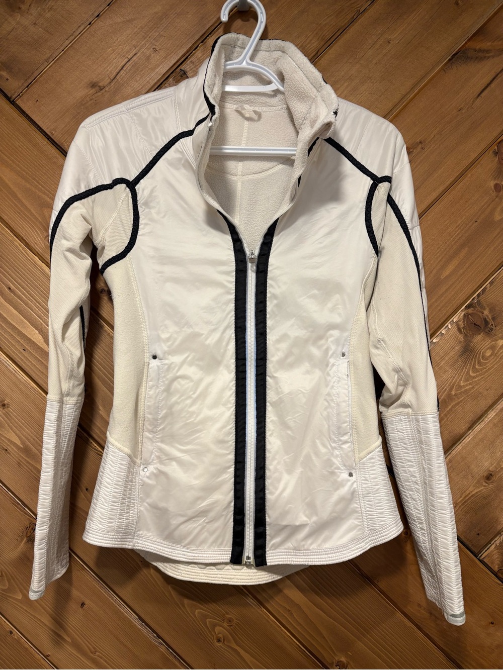 lululemon athletica Cream Ski Jacket with Black Trim RARE Vintage Size 4
